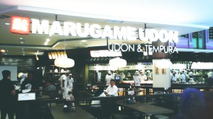 Suasa Restoran yang  Tampak Modern 