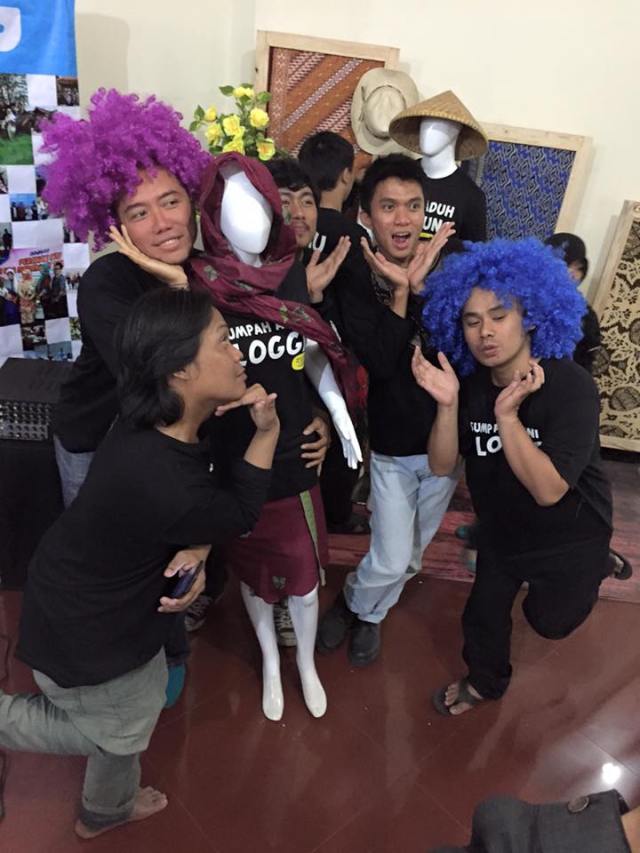 Pose yang agak memalukan sebenarnya  Foto via Kaos Gurita