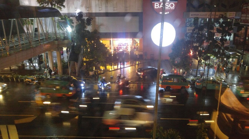 Suasana Malam Minggu di Jalan Merdeka