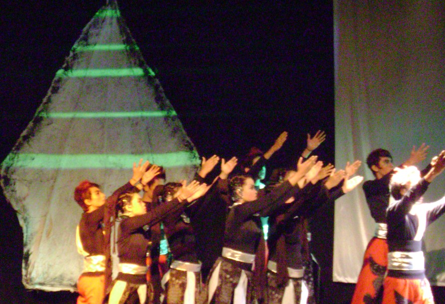 Pementasan Drama adalah bagian tak terpisahkan dari saya dan Bandung