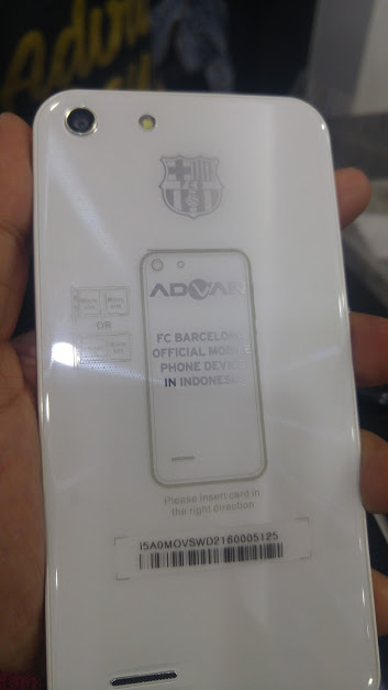 Advan I5A Tampak dari belakang