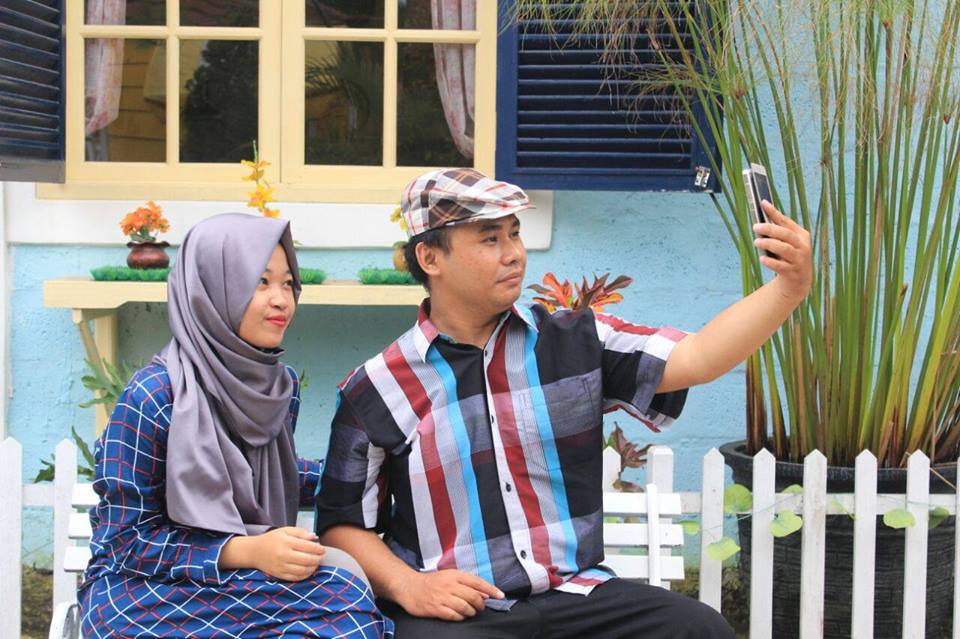 Saya dan Istri dalam Romantika Mei