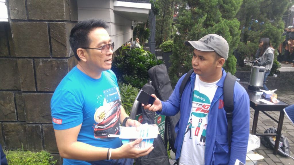 Mewawancarai Pak Dedi Kristianto dengan gaya ala wartawan