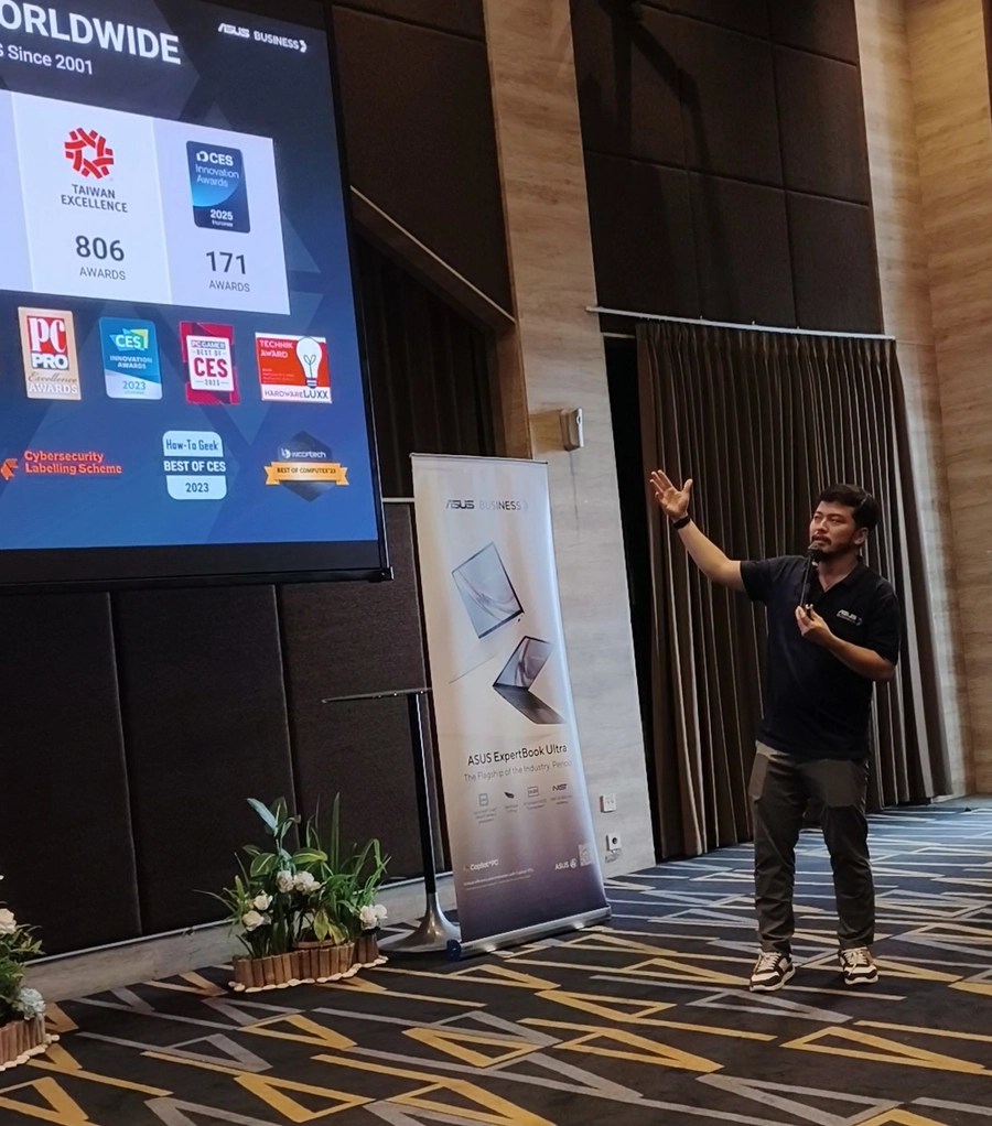 Aldy Ramadiansyah dari tim ASUS Business Marketing.